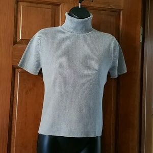 Short sleeve gray turtleneck sweater
