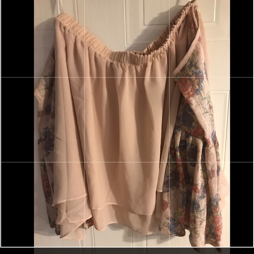 Bell sleeve / Off shoulder Top