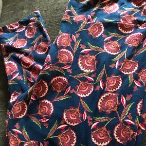 LuLaRoe Blue and purple flowers TC leggings