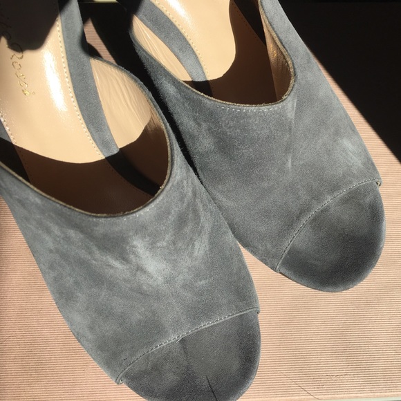 Shoes - Picture 2 of 4