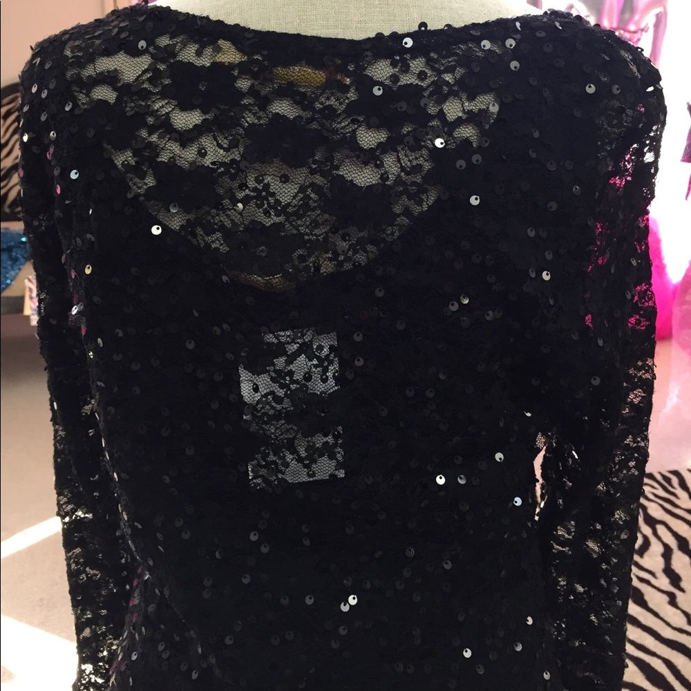 Tops - Picture 2 of 4