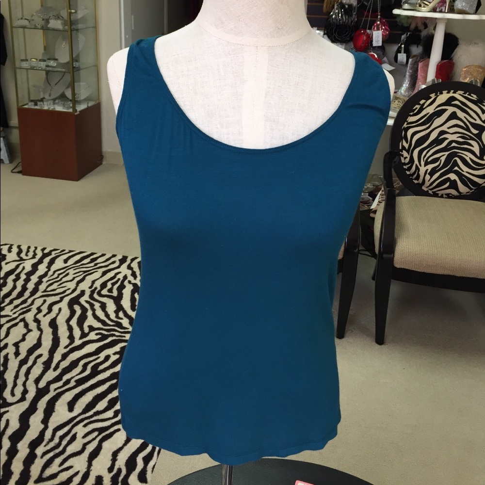 Tops - Picture 3 of 4