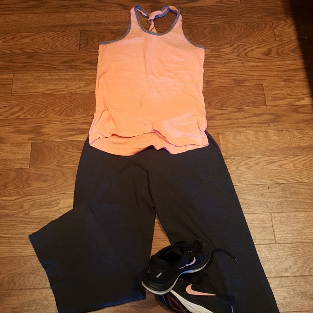 Athletic yoga pants