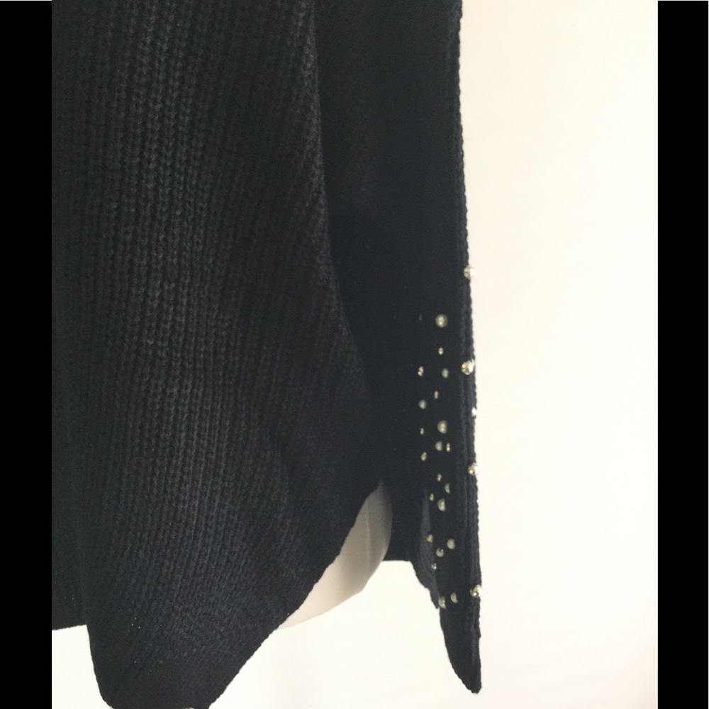 SOLD Gorgeous Perls Black V-neck Sweater S & M - Picture 4 of 5