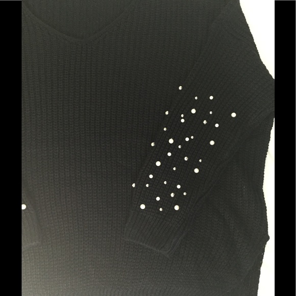 SOLD Gorgeous Perls Black V-neck Sweater S & M - Picture 5 of 5