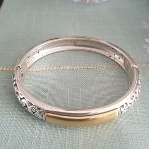 Catanina hinged Bangle