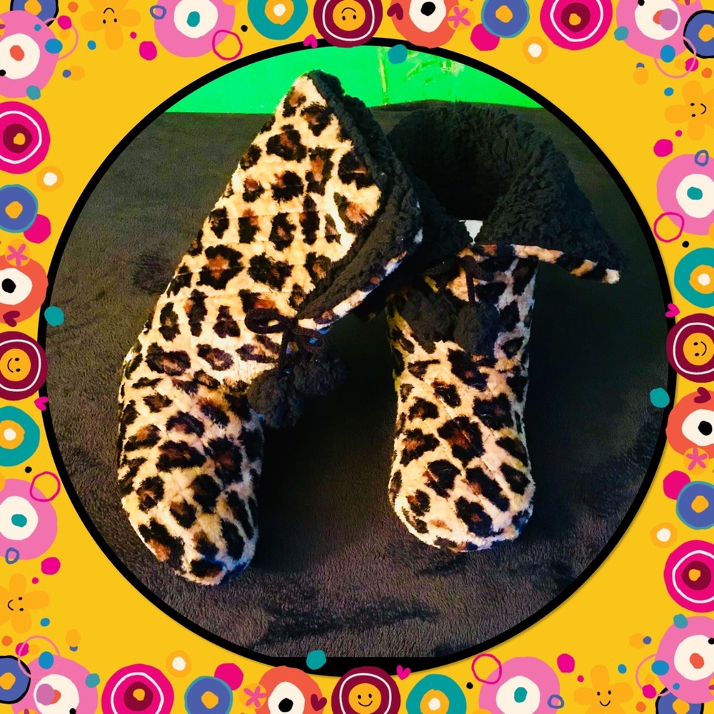 SUPER SOFT PLUSH SLIPPER BOOTS