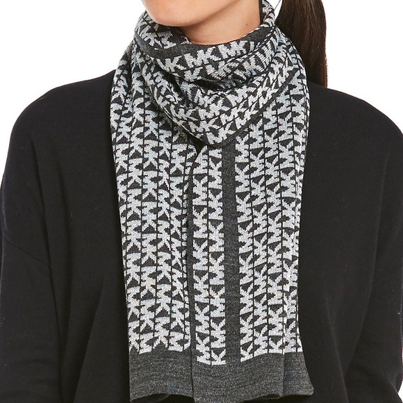 Comin Fall 2018 -  MICHAEL KORS SCARF - Picture 2 of 4