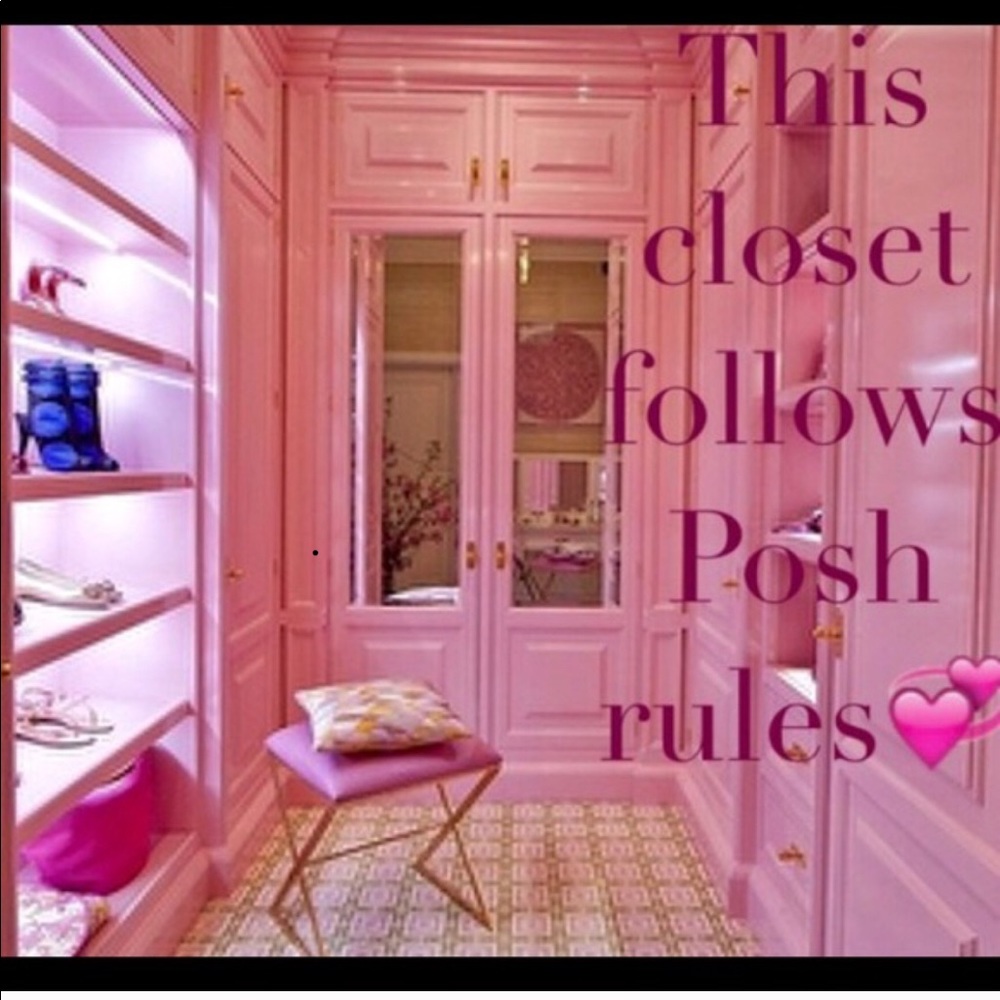 This closet follows POSH rules 👠👛👗!