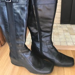 Clark’s leather knee high boots 👢