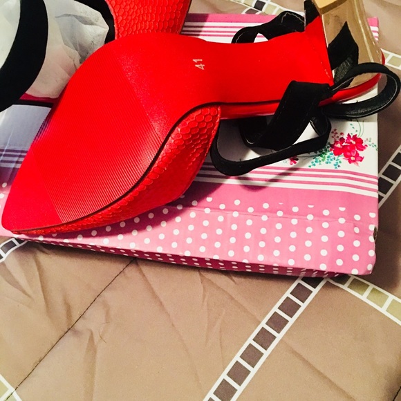 Shoes - Picture 2 of 4