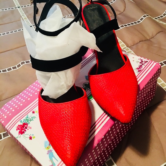 Shoes - Picture 3 of 4