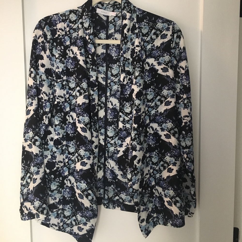 LUSH BLUE FLORAL BLAZER