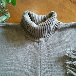 TURTLE NECK PONCHO