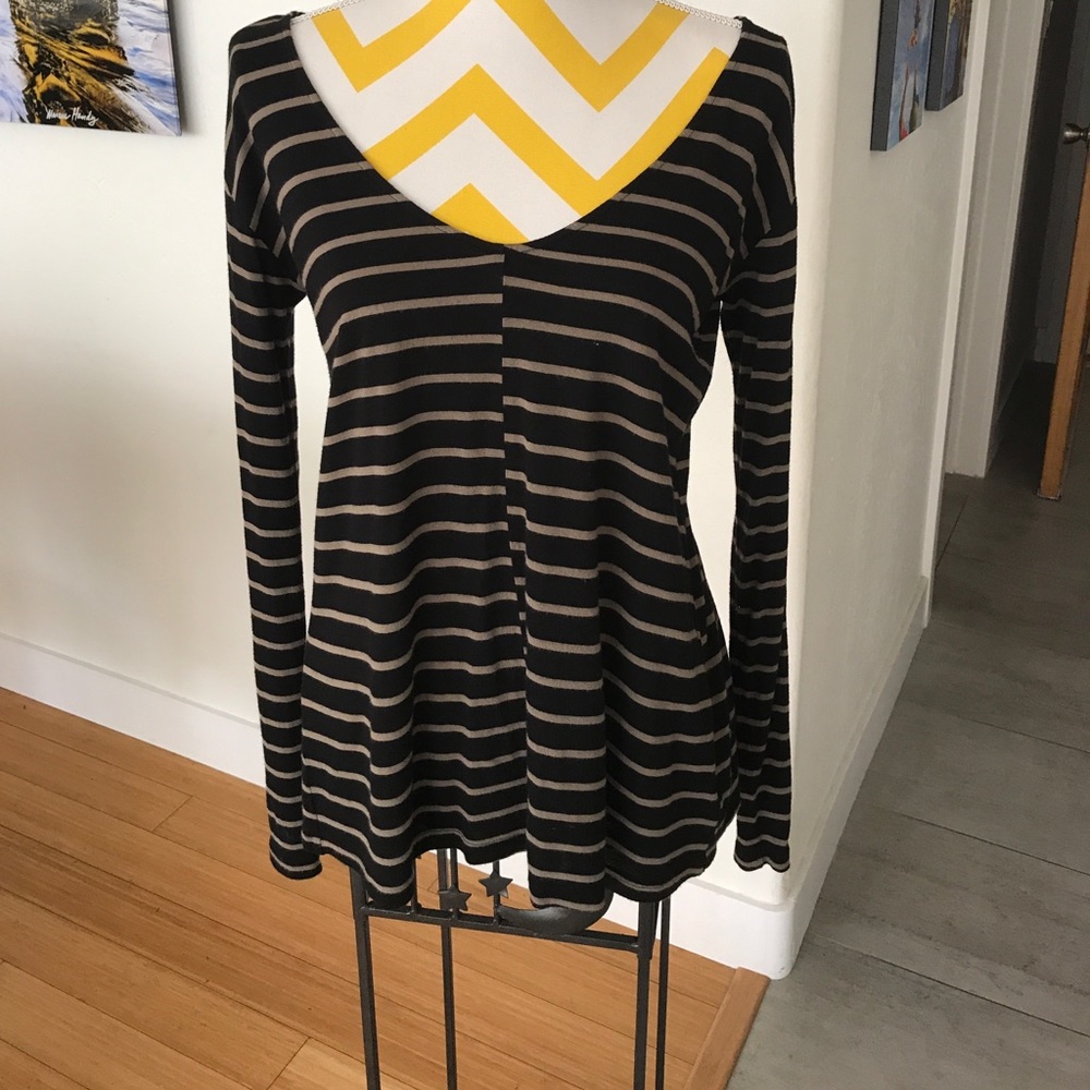 Black draft top size small