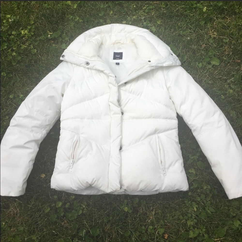 Gap white puffy coat. XS