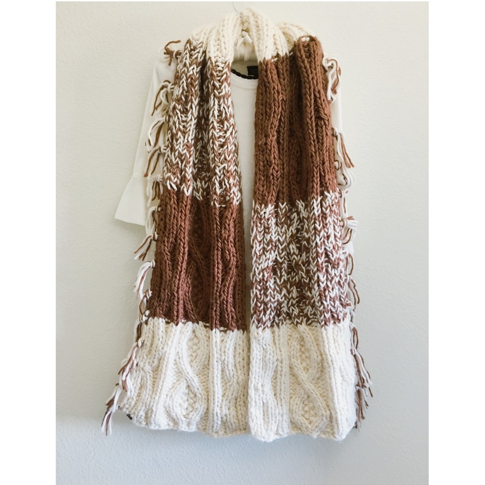 T & B Scarf