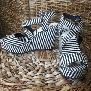 BEETLEJUICE BEETLEJUICE BEETLEJUICE wedges, sz 6