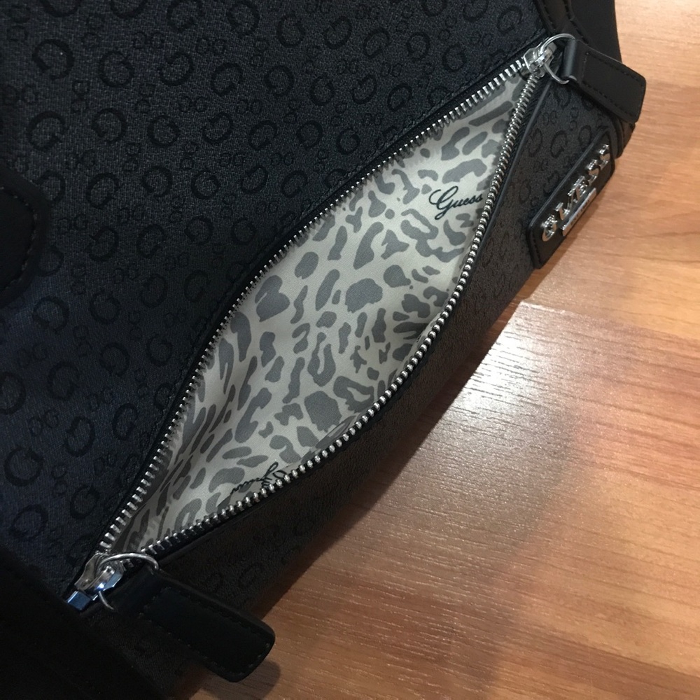 ❌SOLD❌ Guess willowbrook satchel - Picture 2 of 8