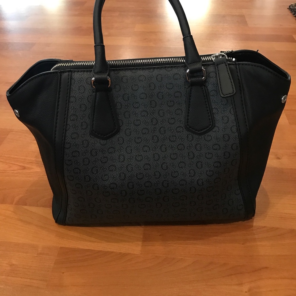❌SOLD❌ Guess willowbrook satchel - Picture 3 of 8