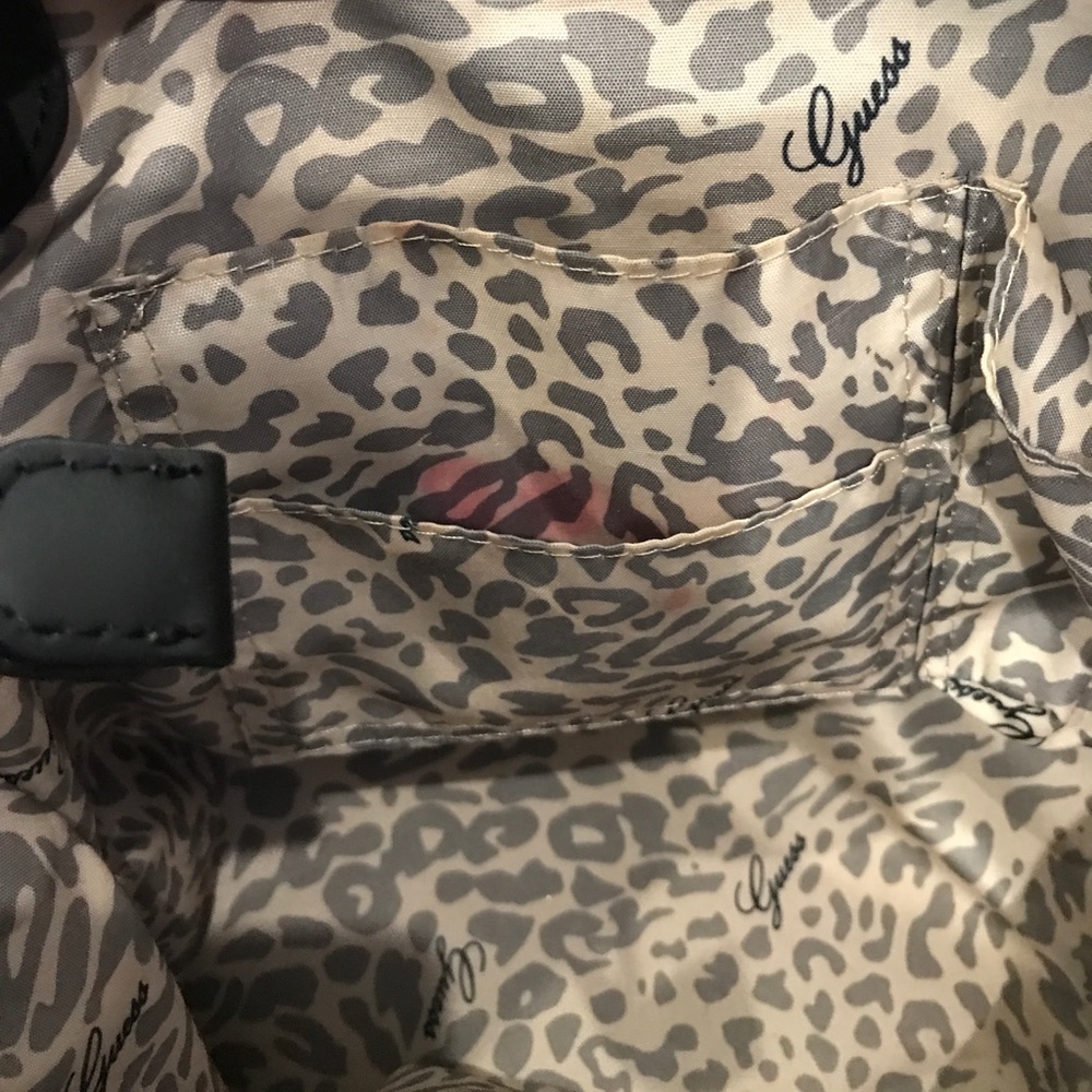 ❌SOLD❌ Guess willowbrook satchel - Picture 7 of 8