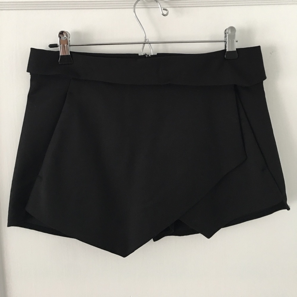 Zara - Black Short Skort; Size S (US) / 5 (EU)