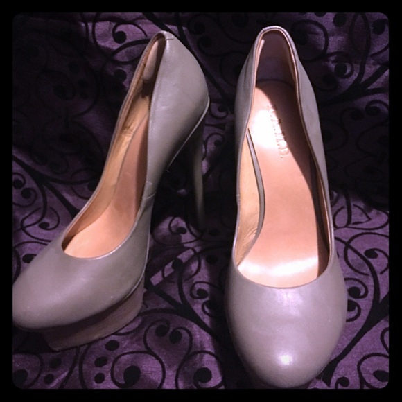 L.A.M.B. Nude platform pumps size 9 gray brown - Picture 3 of 7