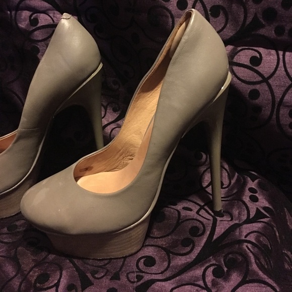 L.A.M.B. Nude platform pumps size 9 gray brown - Picture 4 of 7