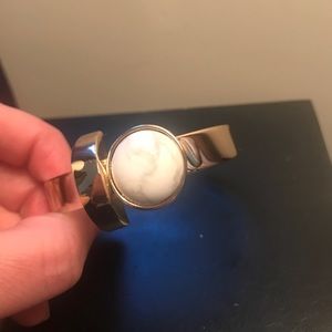 EUC gold colored fashion bracelet w/ marbled stone