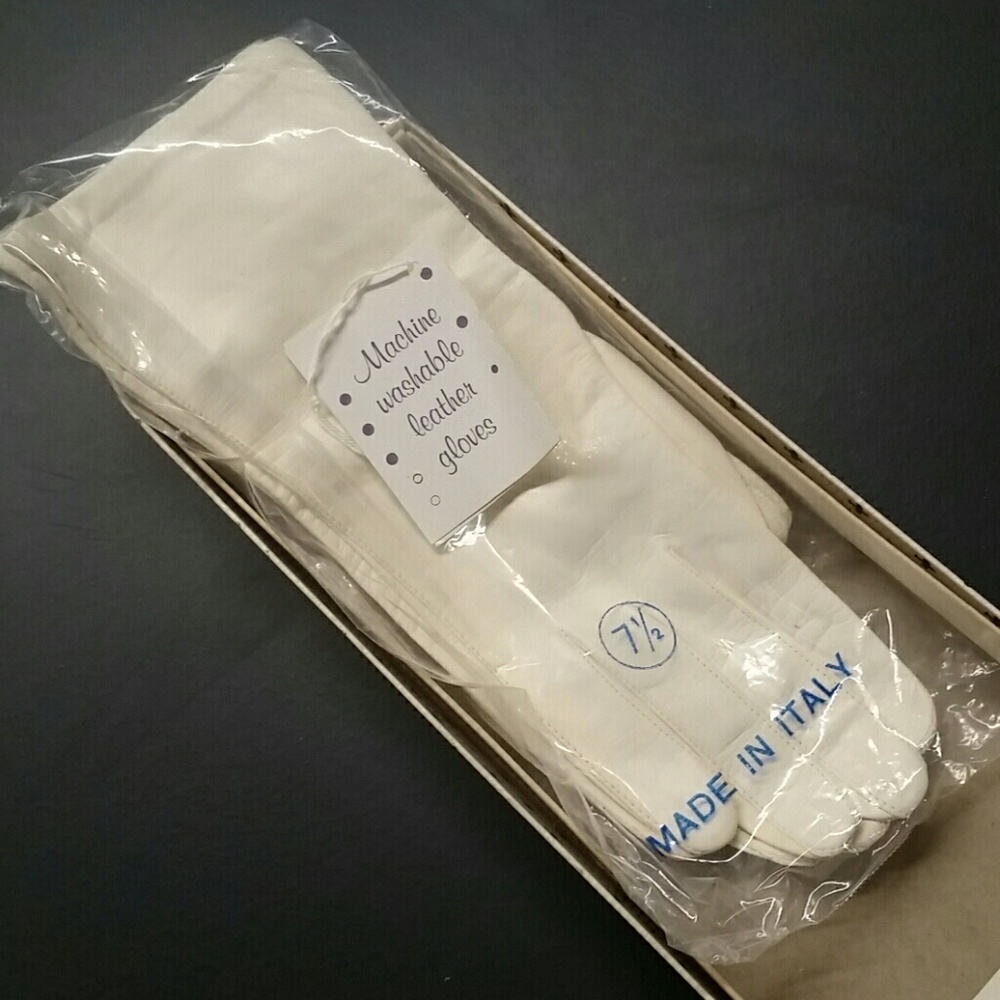 Ladies vintage gloves