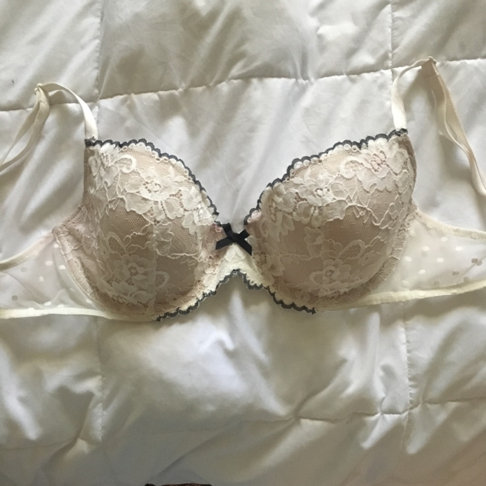 Victoria's Secret lace lined Demi bra 32D