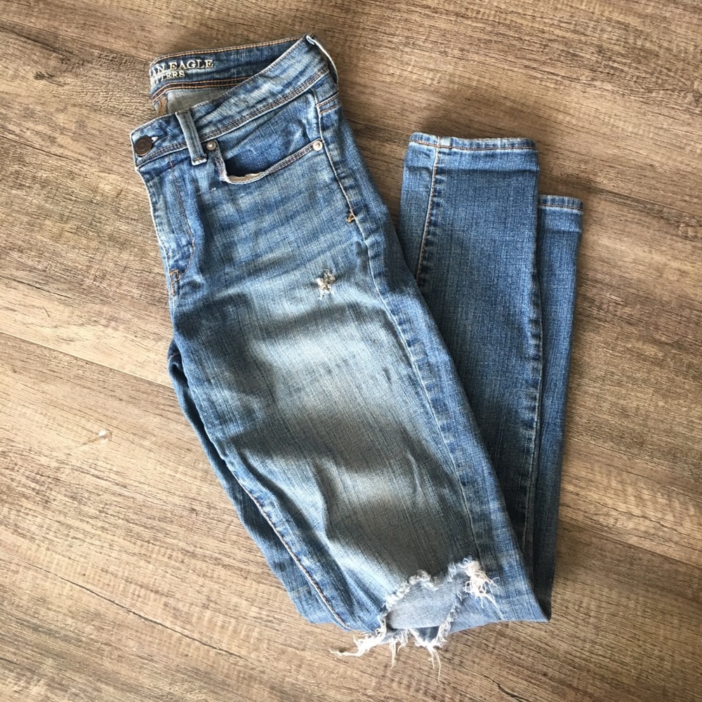 • AE medium wash jeans •
