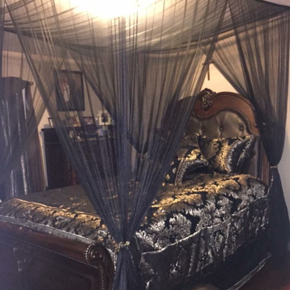 king size comforter , 2 curtains and 2 valances
