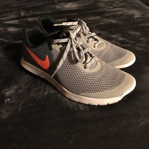 Nike Flex Experience Rn 5 Sz. 8