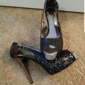 GUESS BLACK SILVER SEQUIN PEEP TOE PUMPS