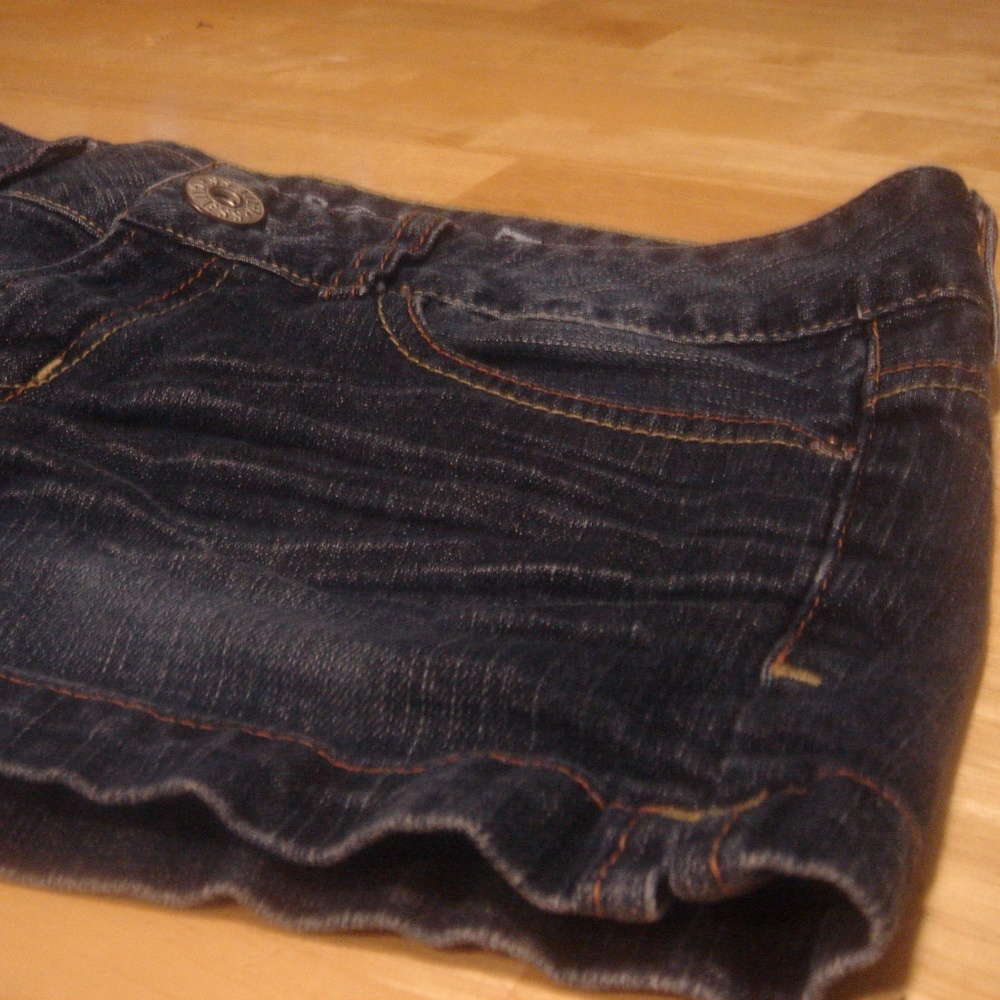 GUESS embroidered back pocket jean shorts