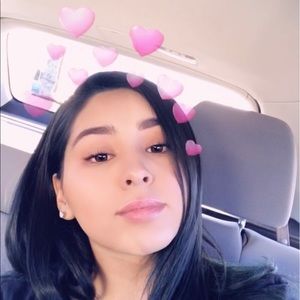 Meet your Posher, Casandra