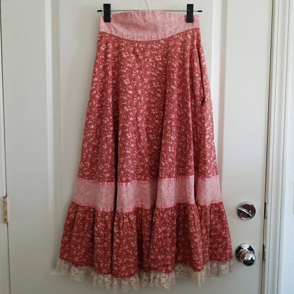 Sweet Long Skirt w/ Pockets