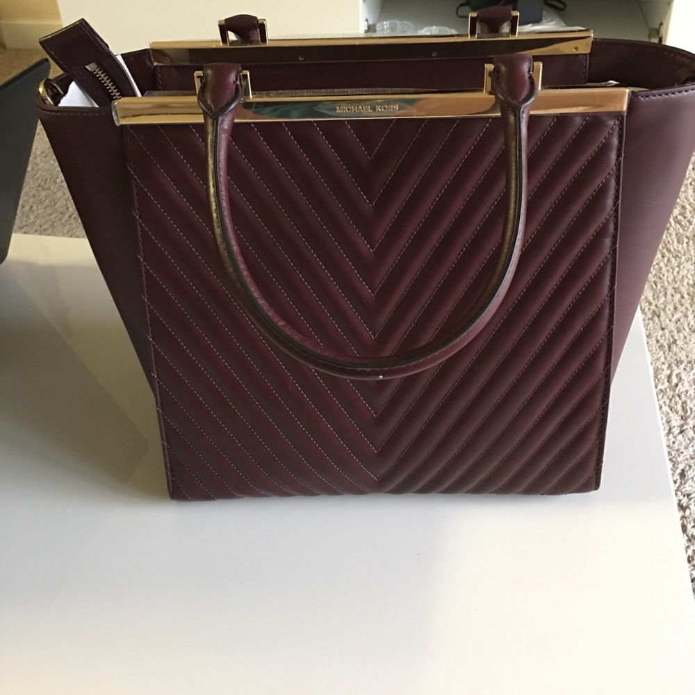 Brand New MICHAEL KORS LG TOTE 👜 LEATHER