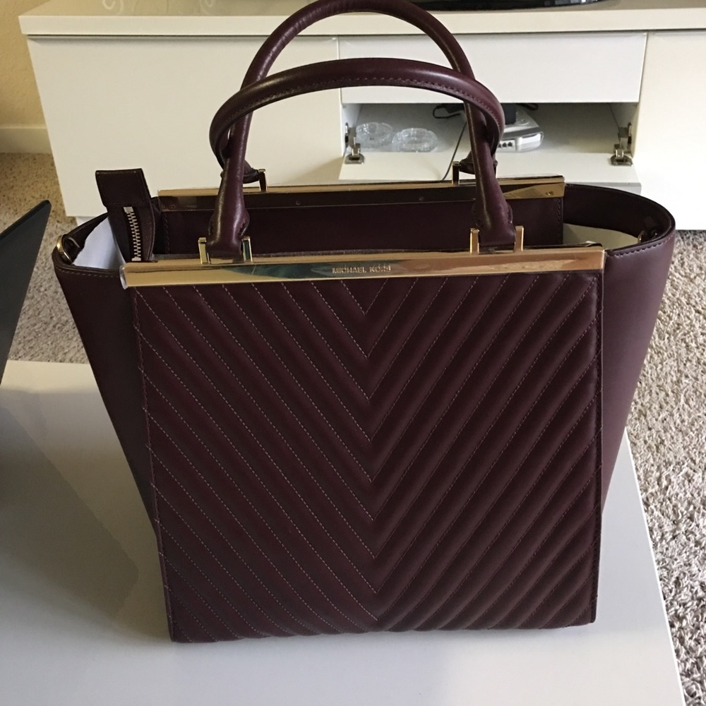 Brand New MICHAEL KORS LG TOTE 👜 LEATHER - Picture 2 of 5