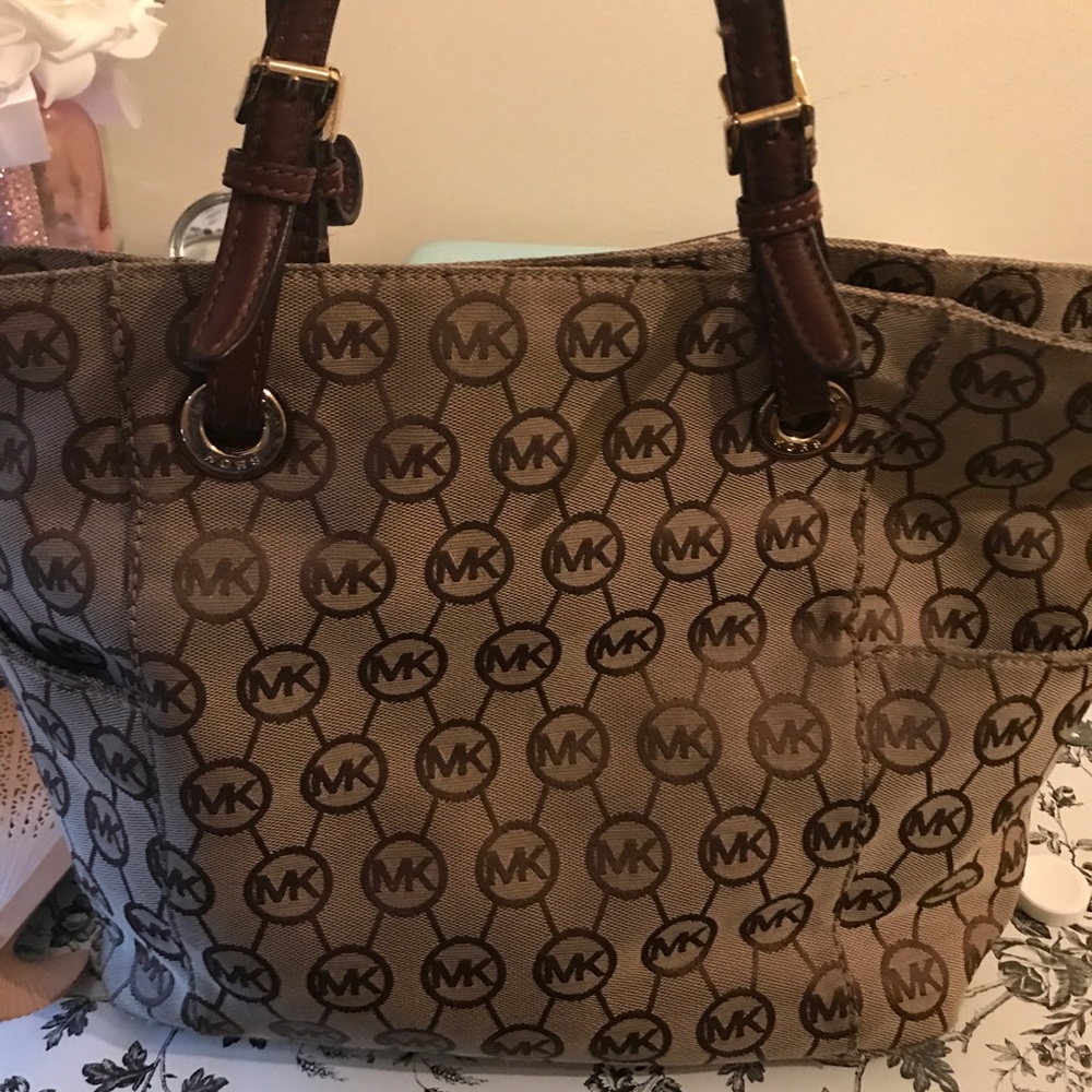 Authentic Michael Kors bag.