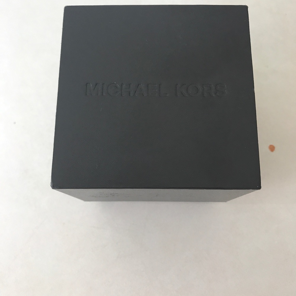 Michael Kors Rose Gold Women's Watch - Picture 4 of 4
