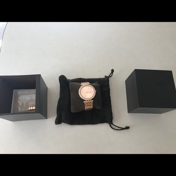 Michael Kors Rose Gold Women's Watch - Picture 3 of 4