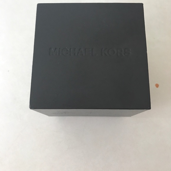 Michael Kors Rose Gold Women's Watch - Picture 4 of 4