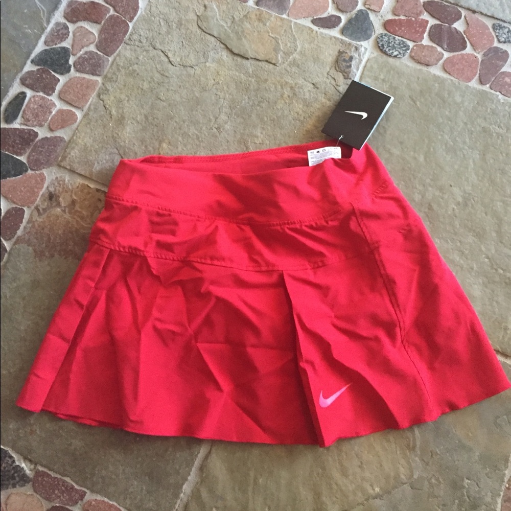 Red Hot Nike Performance Skot!