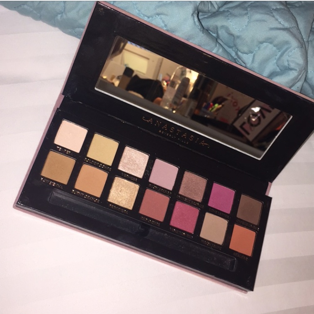 Anastasia Beverly Hills Modern Renaissance