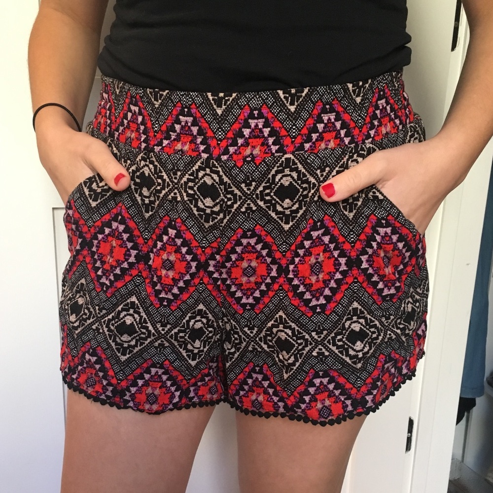 NEW SOCIALITE RED AND BLACK PATTERNED SHORTS