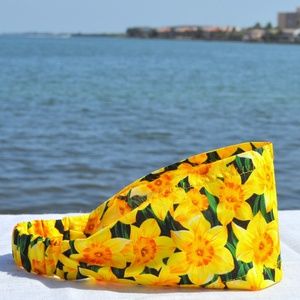yellow flowers makeup hand-band