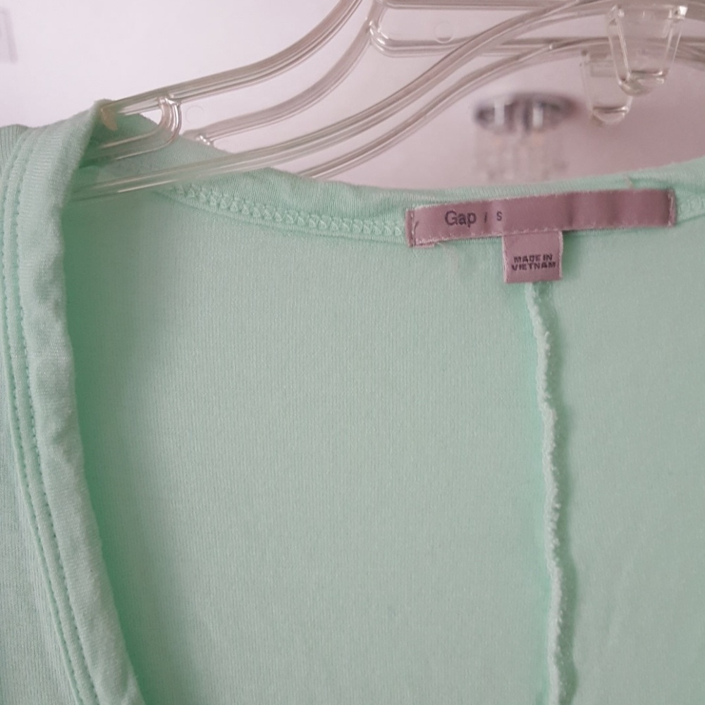 Gap Tee - Picture 2 of 3