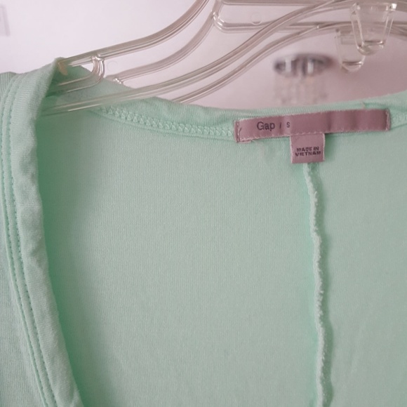 Gap Tee - Picture 2 of 3